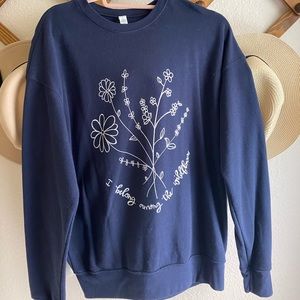 navy wildflowers graphic sweatshirt sz. Medium